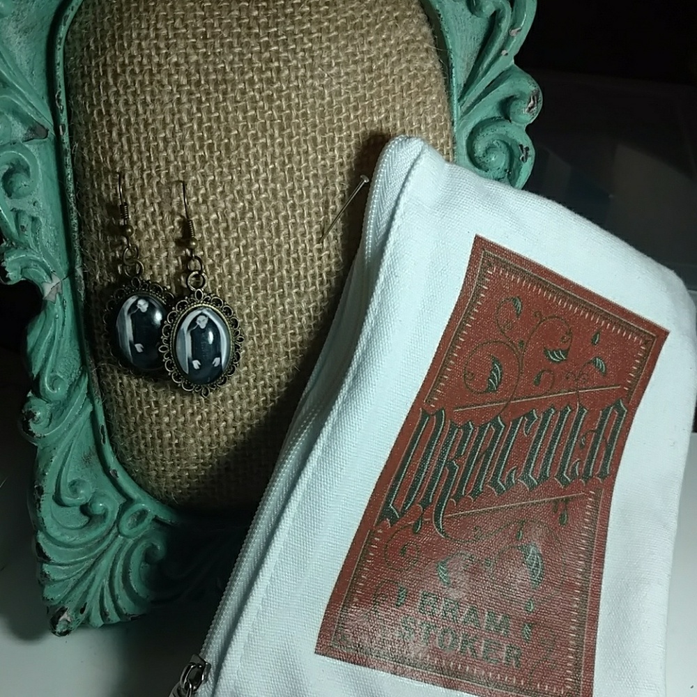 Dracula 2pc Set Earrings and Change Purse